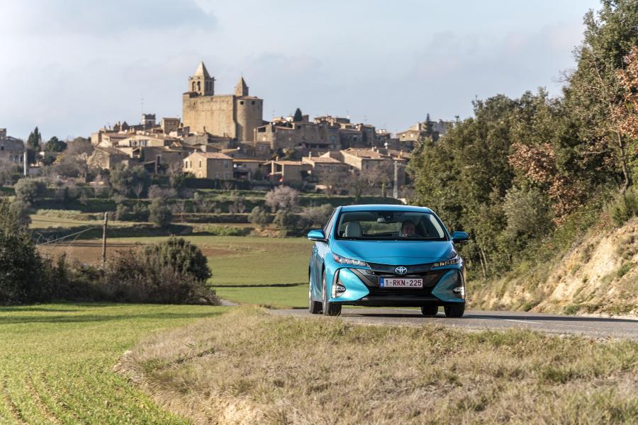  Toyota Prius Plug-in Hybrid 2016 года  (фото 59 из 187)